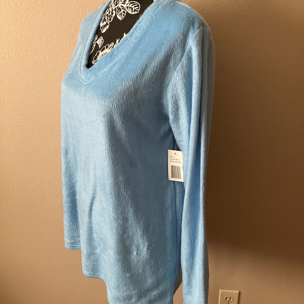 NWT MOUNTAIN PEAK LG LIGHT BLUE V NECK COZY TOP